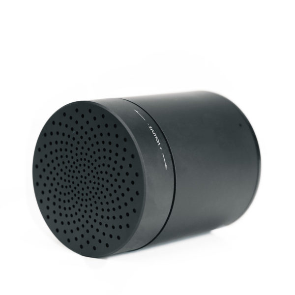 Speaker – Hoparlör Bluetooth: 4.2 Batarya: 700mAh Baskı Bölgesi: Dış Yüzey Işıklı Baskı / Beyaz Işık Destekleyiciler: BT, TWS Giriş: DC5V 1A (Max) Şarj Süresi: 1 Saat Ağırlık: 130 Gram Materyal: ABS ve Metal Kablo: 1.5A (Max) Micro Kutu: Hediye Kutusu Beyaz LED Işık Baskılı